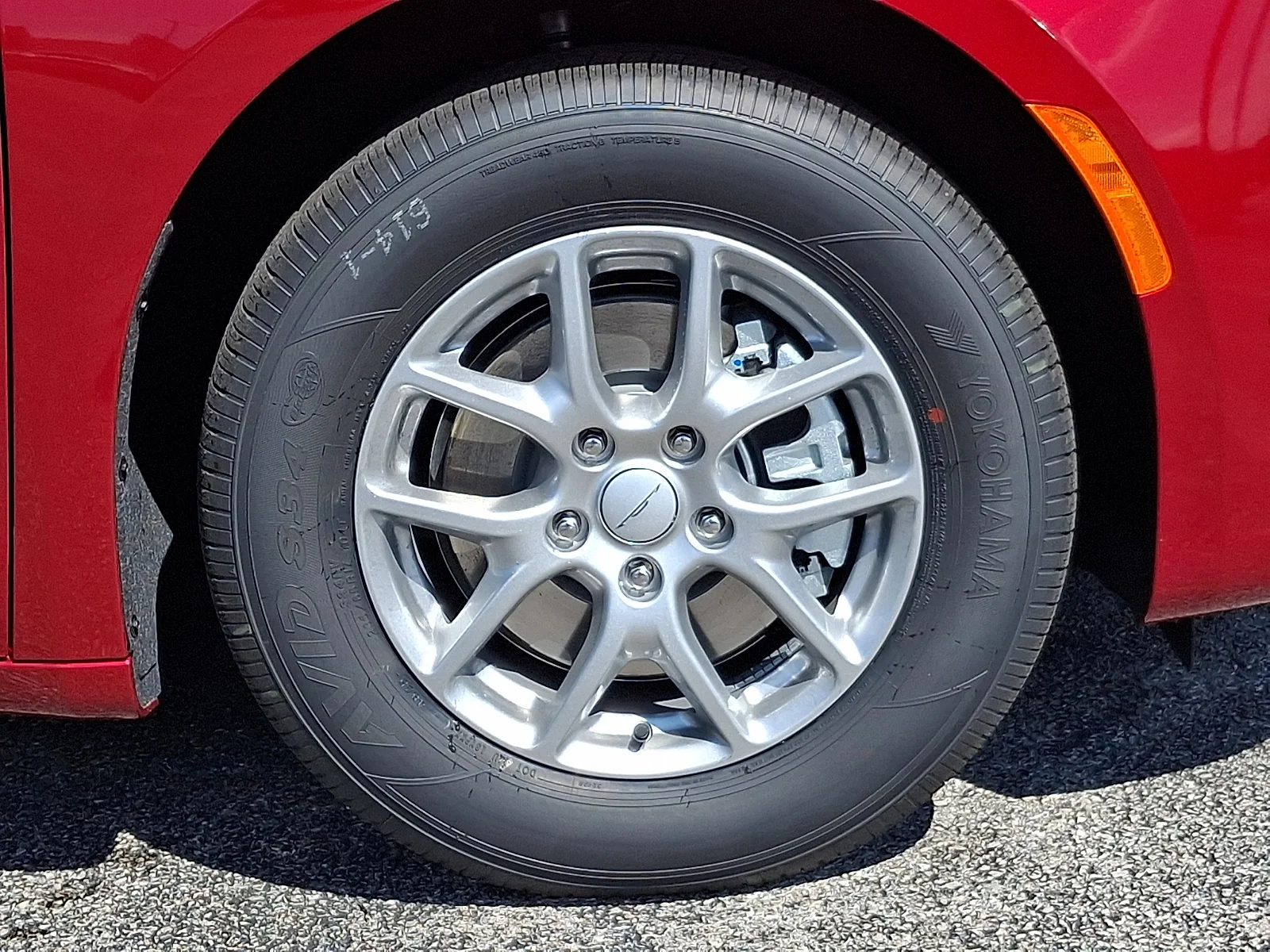New 2027 Red Hot Pearl-Coat Exterior Paint Chrysler Select image 9