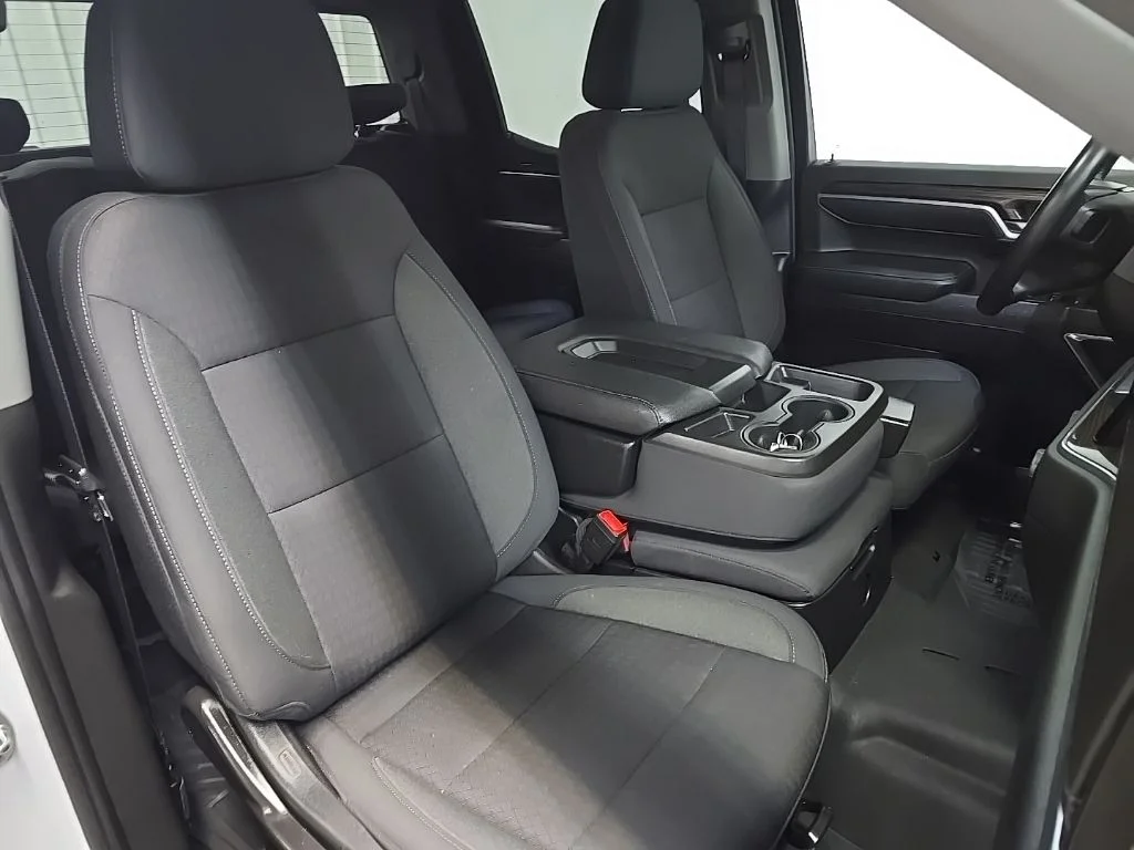 Used 2022 White Chevrolet RST image 14