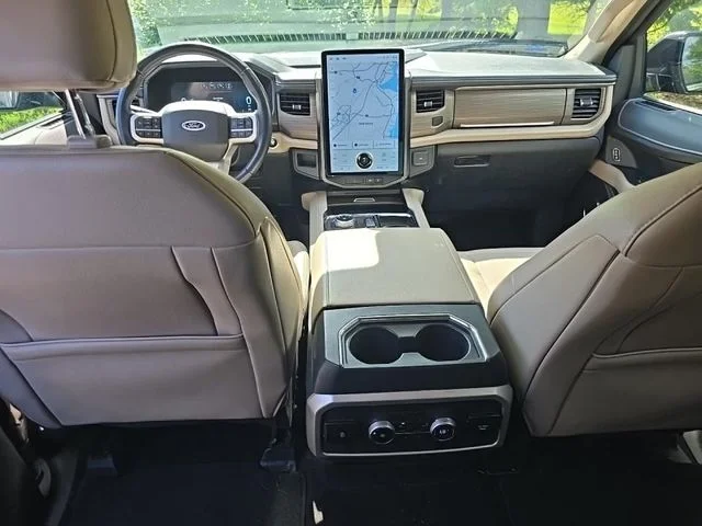 Used 2022  Ford Limited image 11