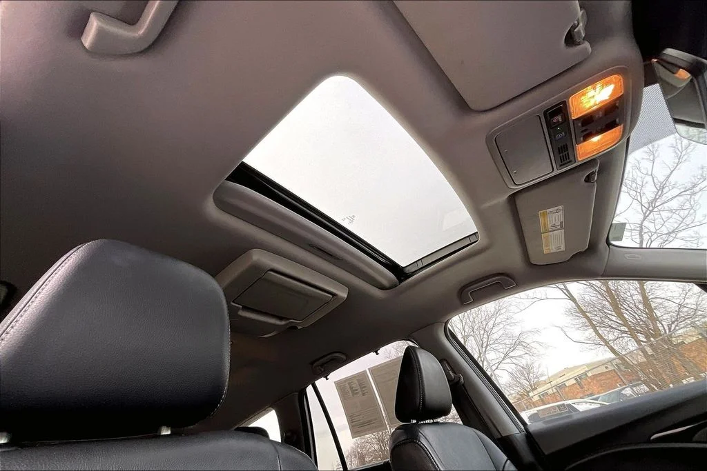 Used 2021 White Honda Touring image 22