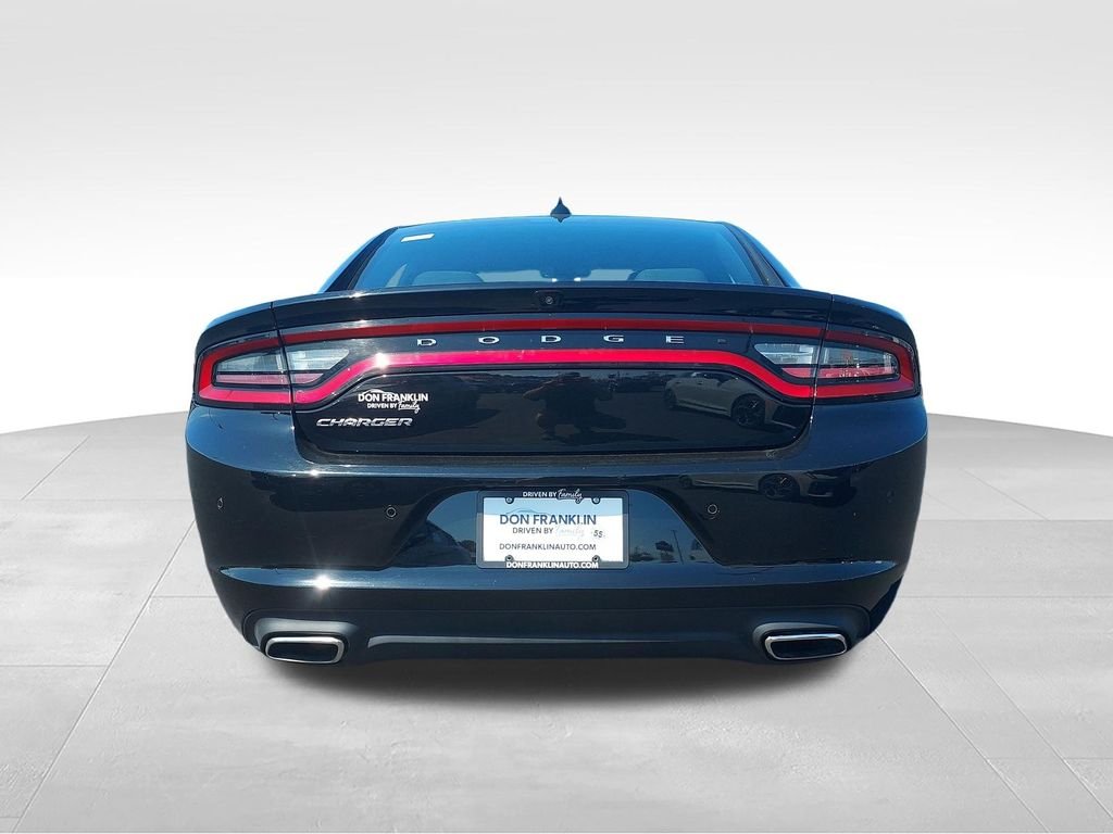 Used 2023 Black Dodge SXT image 4