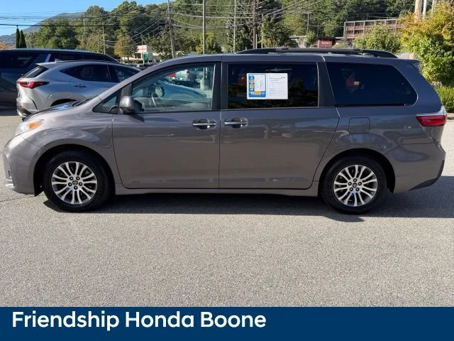 Used 2018 Gray Toyota XLE Premium image 8