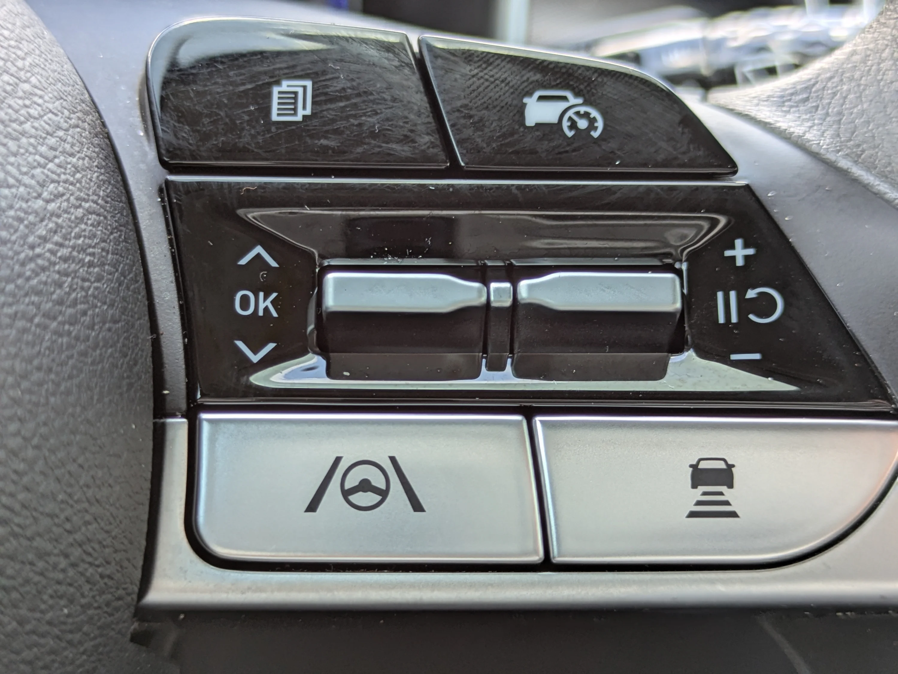 Used 2022 Shimmering Silver Hyundai SEL image 24