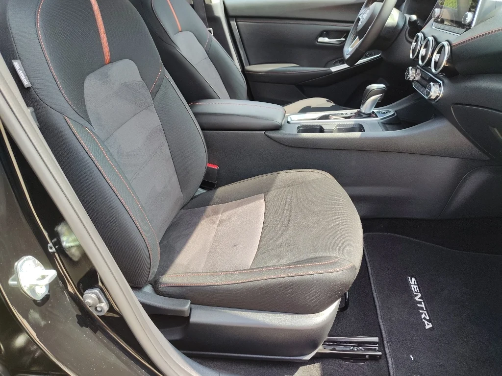 Used 2025 Super Black Nissan SR image 12