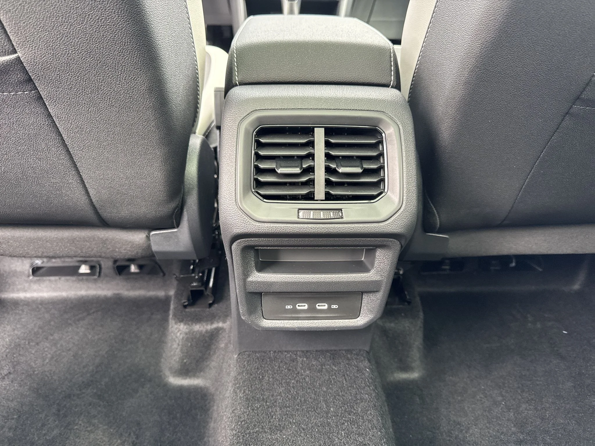 New 2026 Platinum Gray Metallic Volkswagen SE image 30
