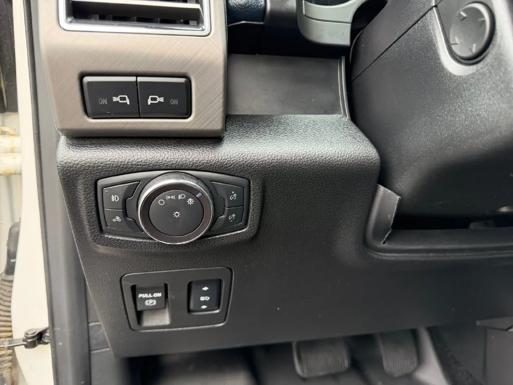 Used 2018 White Ford Limited image 23