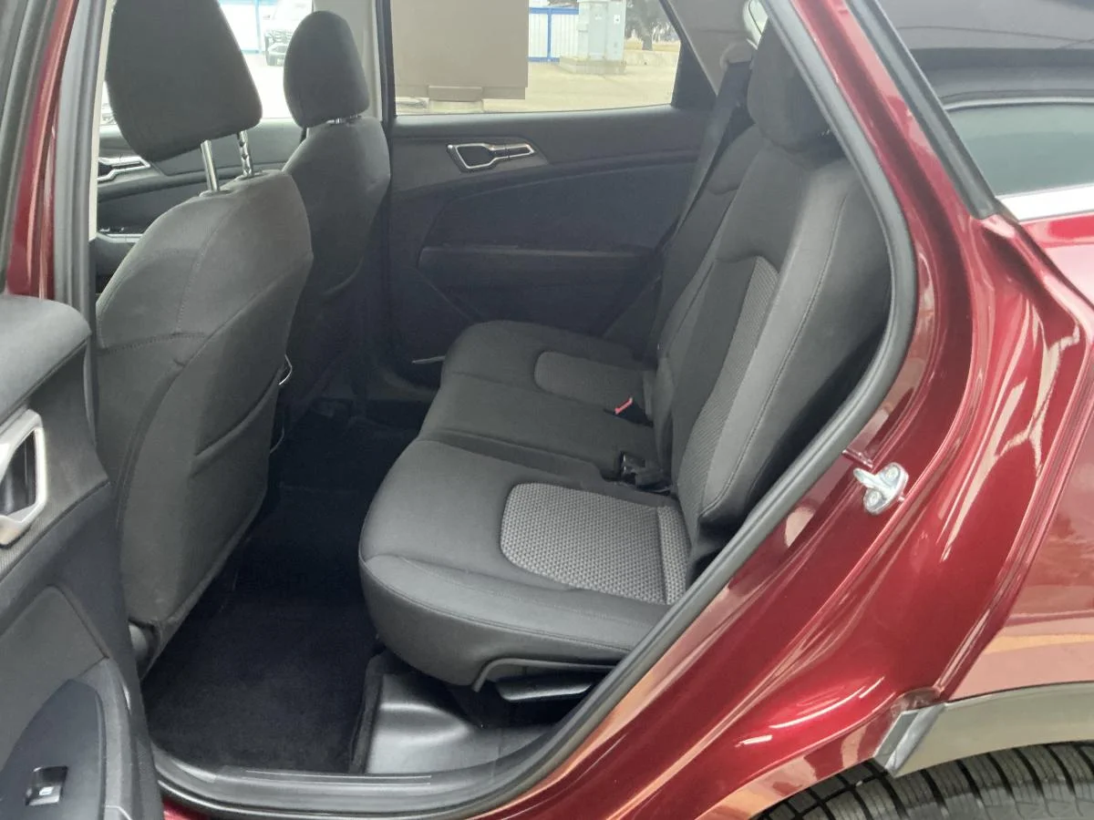 Used 2023  Kia LX image 33