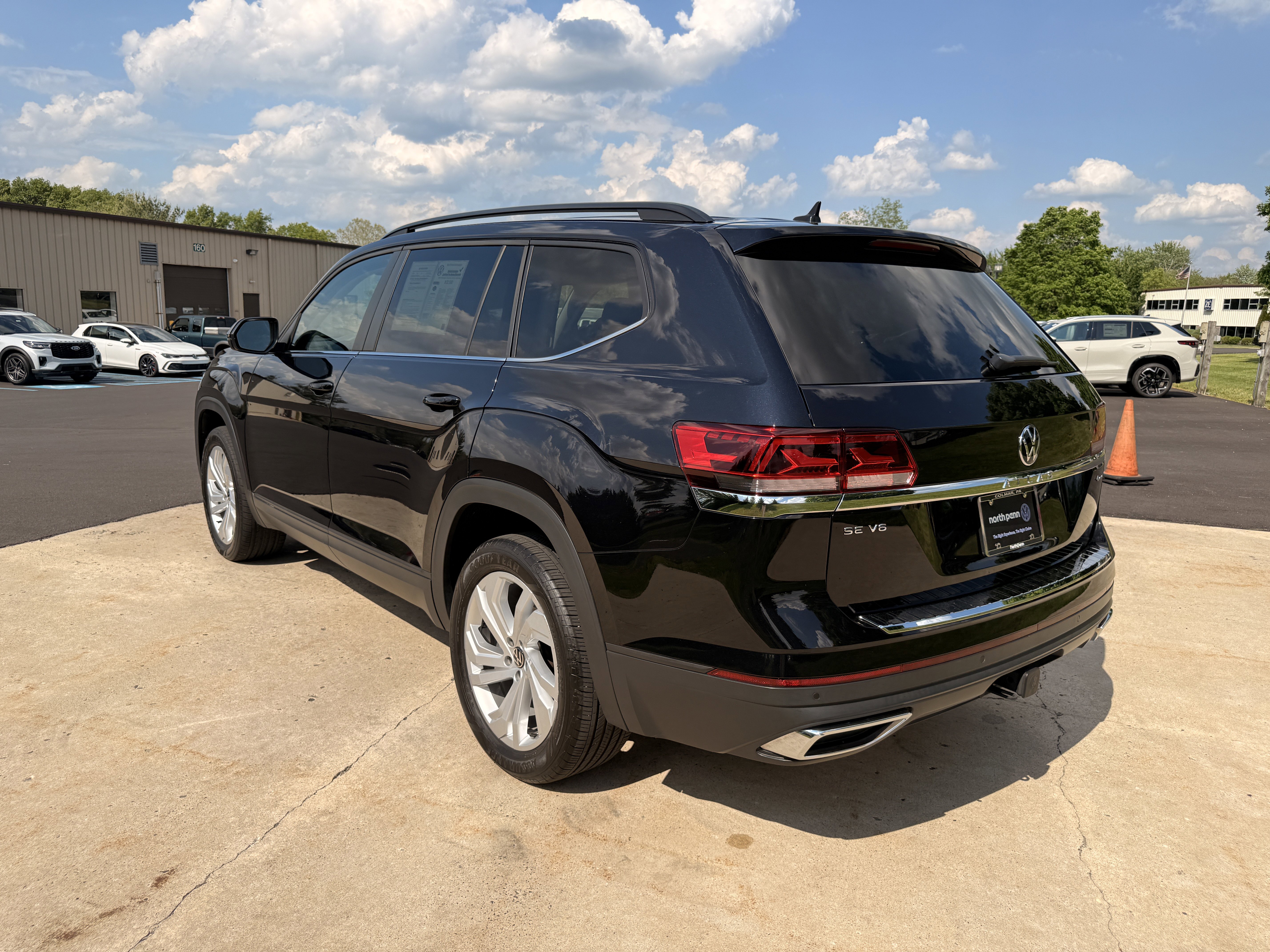 Used 2023  Volkswagen 3.6L V6 SE w/Technology image 14