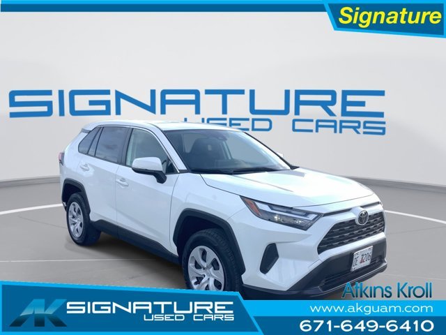 2024 Toyota RAV4 LE FWD's photo