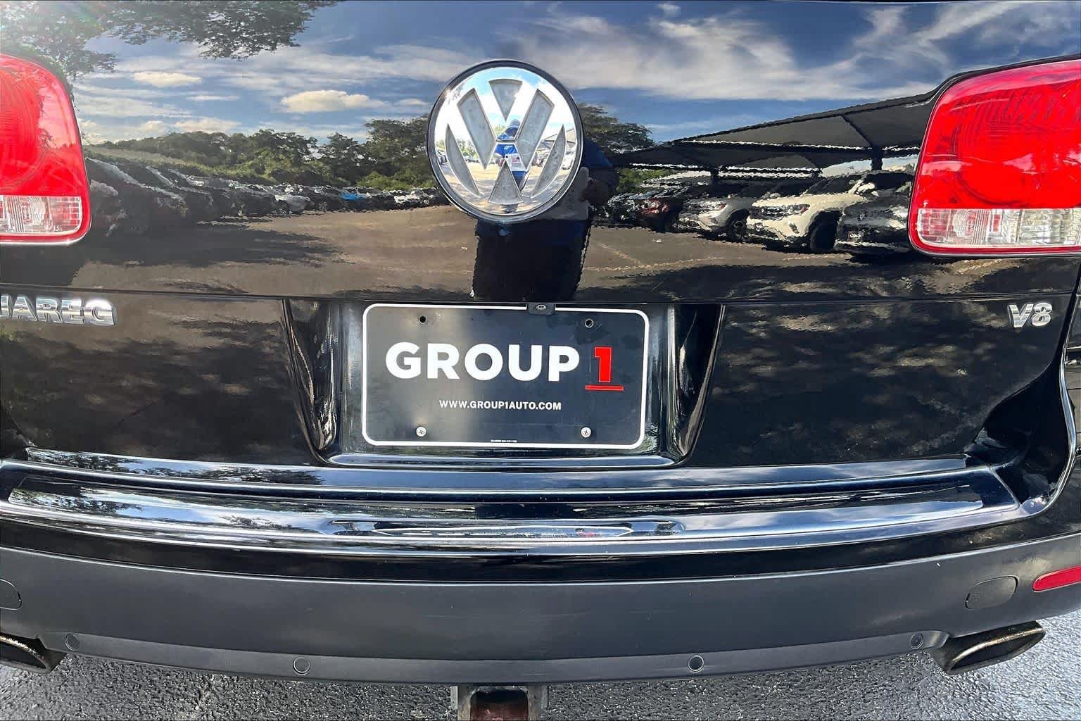 Used 2006 Black Volkswagen 4.2L V8 image 37