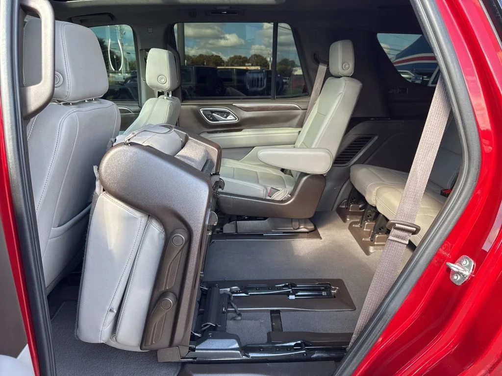 Used 2023 Red Chevrolet Z71 image 25