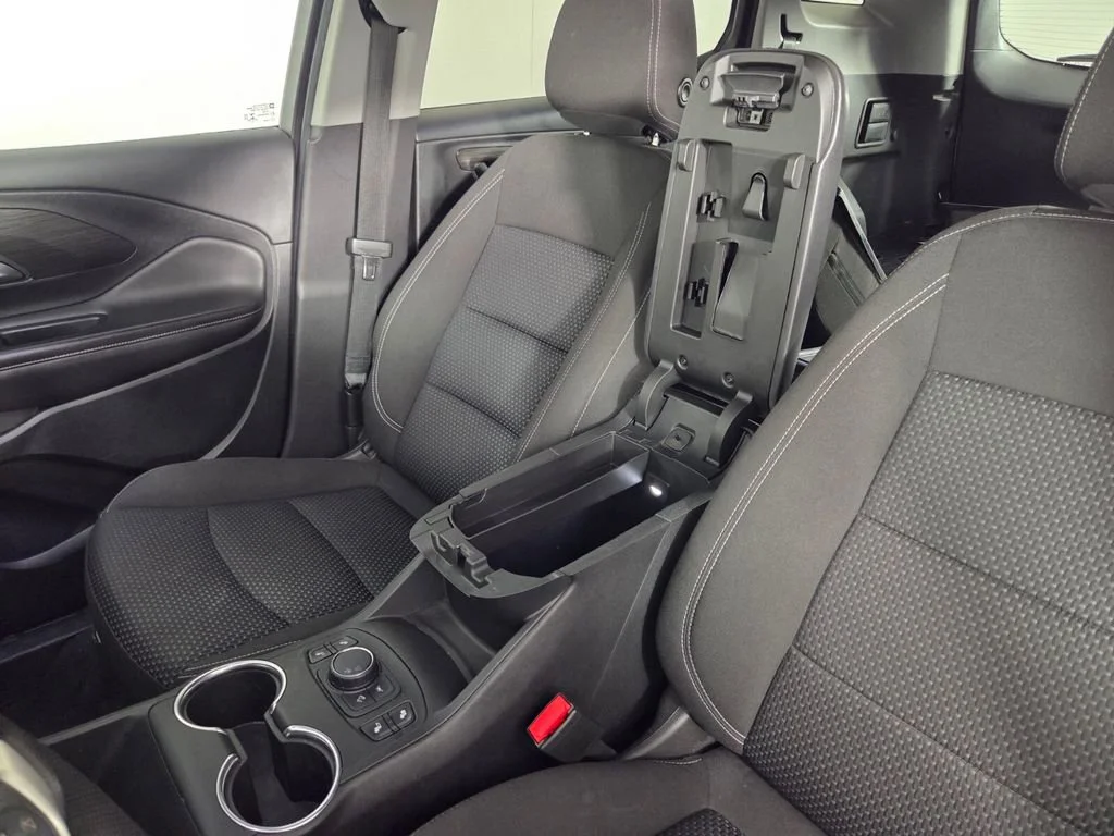 Used 2022 Summit White GMC SLE image 21
