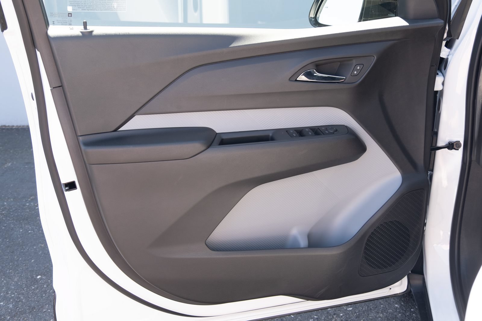 New 2027 Summit White Chevrolet LT image 12