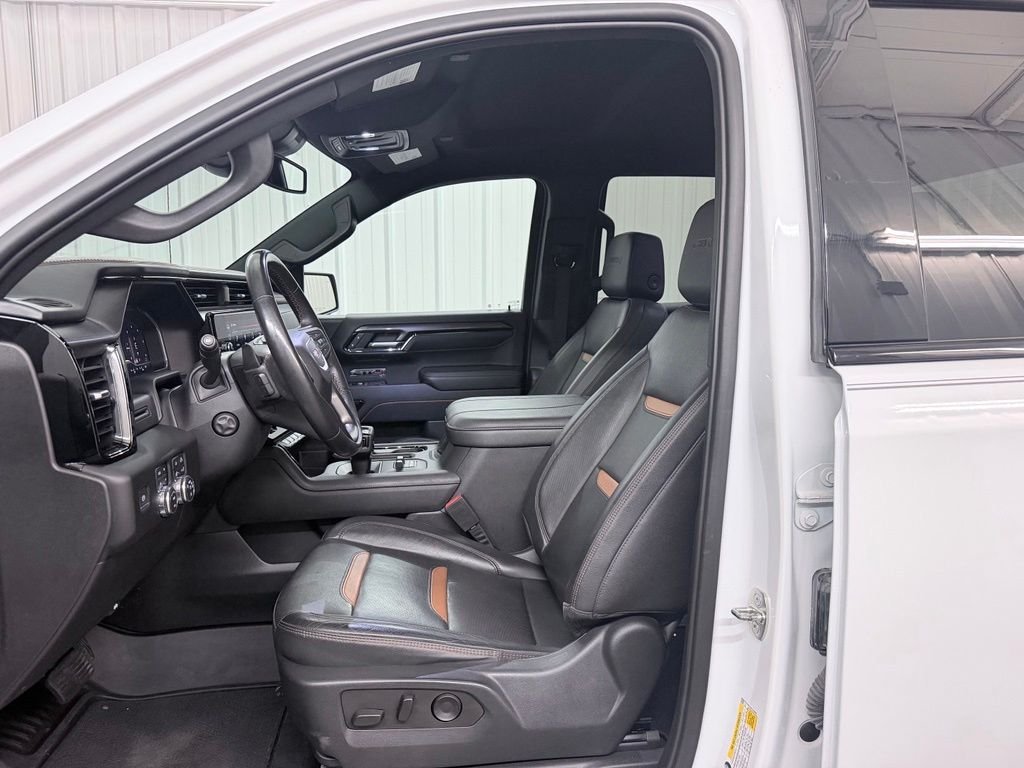 Used 2023 White GMC AT4 image 10