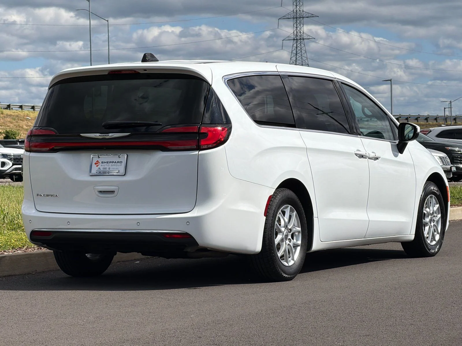 Used 2023 White Chrysler Touring L image 3
