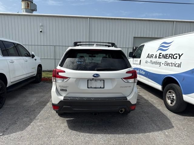 Used 2022 White Subaru Limited image 6