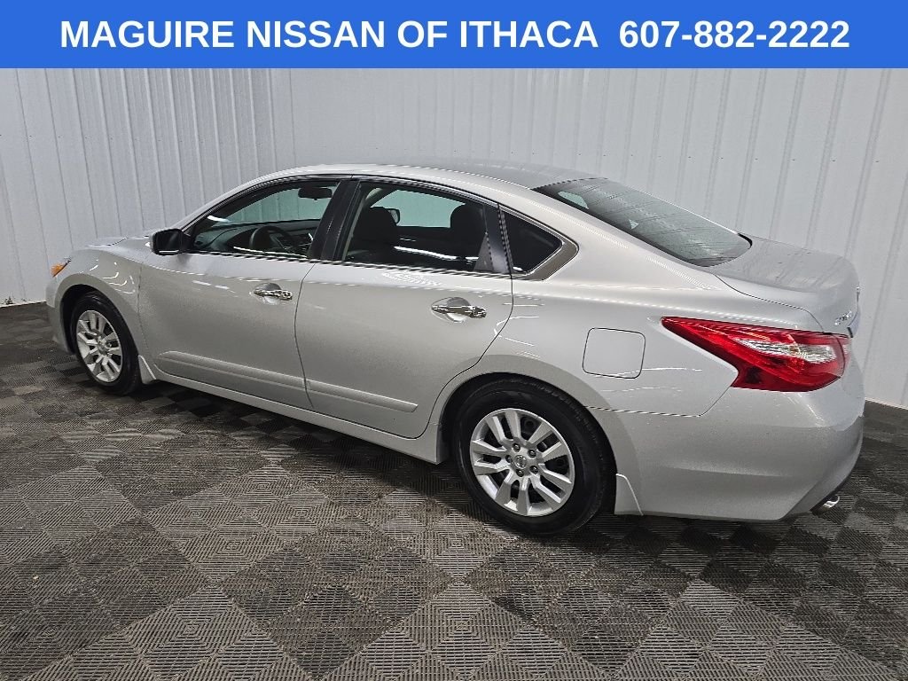 Used 2016 Silver Nissan 2.5 S image 4