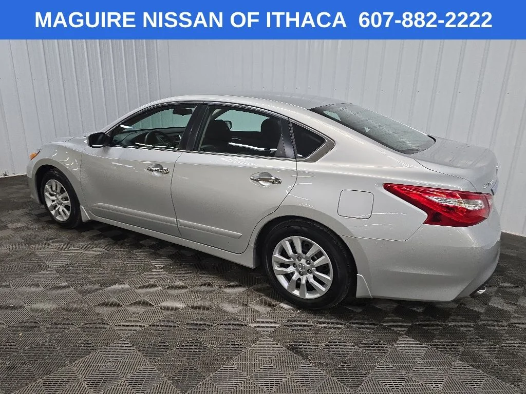 Used 2016 Silver Nissan 2.5 S image 4