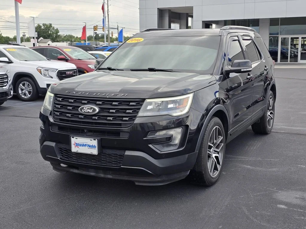 Used 2016 Red Ford Sport image 3