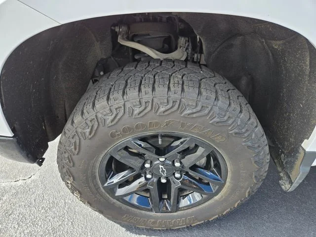 Used 2025 White Chevrolet Custom Trail Boss image 25