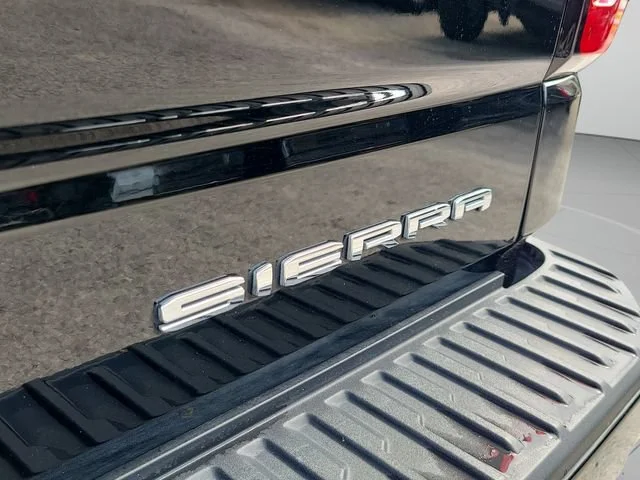 Used 2025 Onyx Black GMC Denali Ultimate image 31