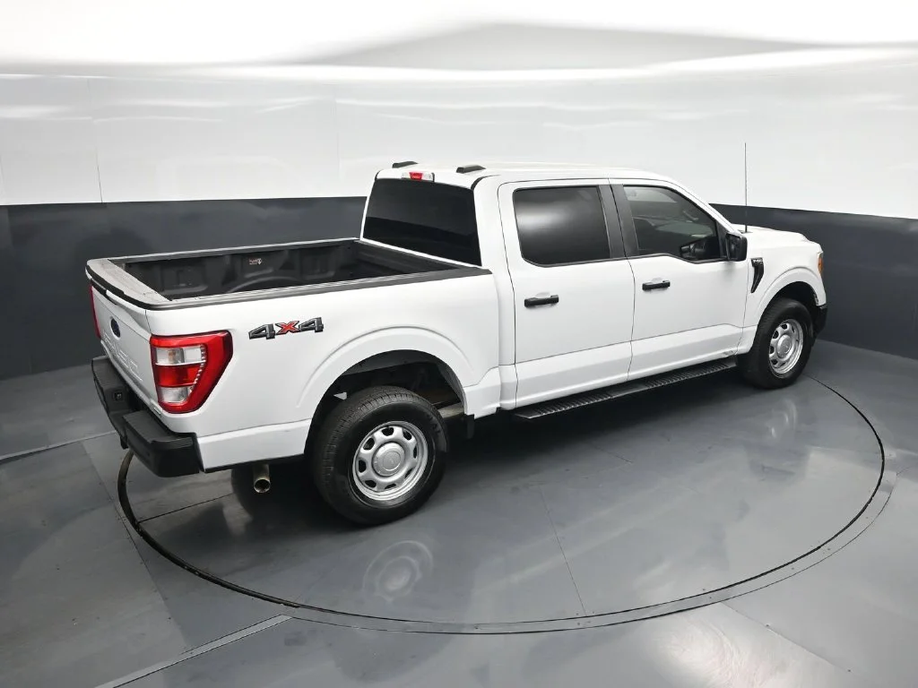 Used 2021 White Ford XL image 32