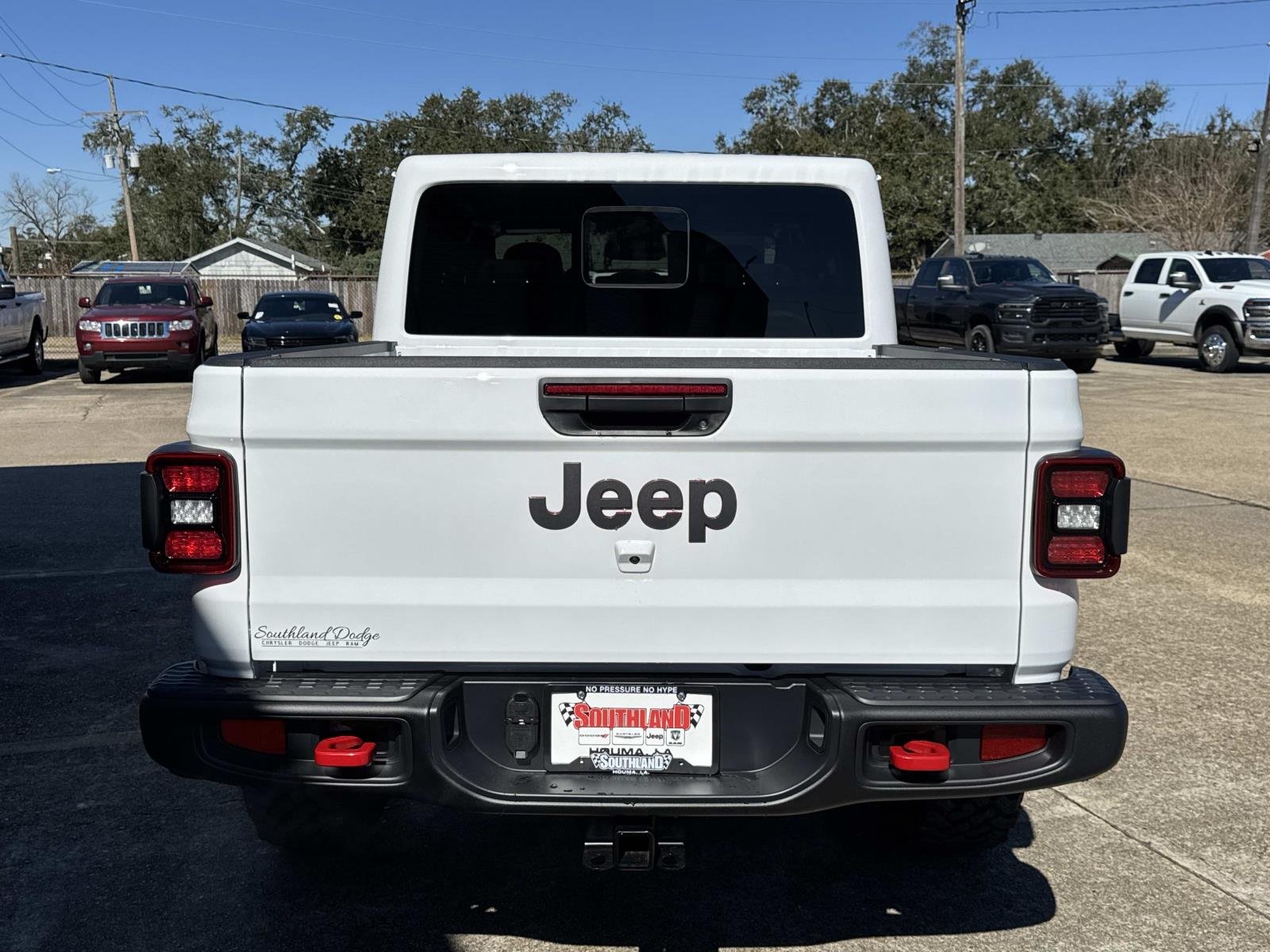New 2026 Bright White Clear-Coat Exterior Paint Jeep Rubicon image 5