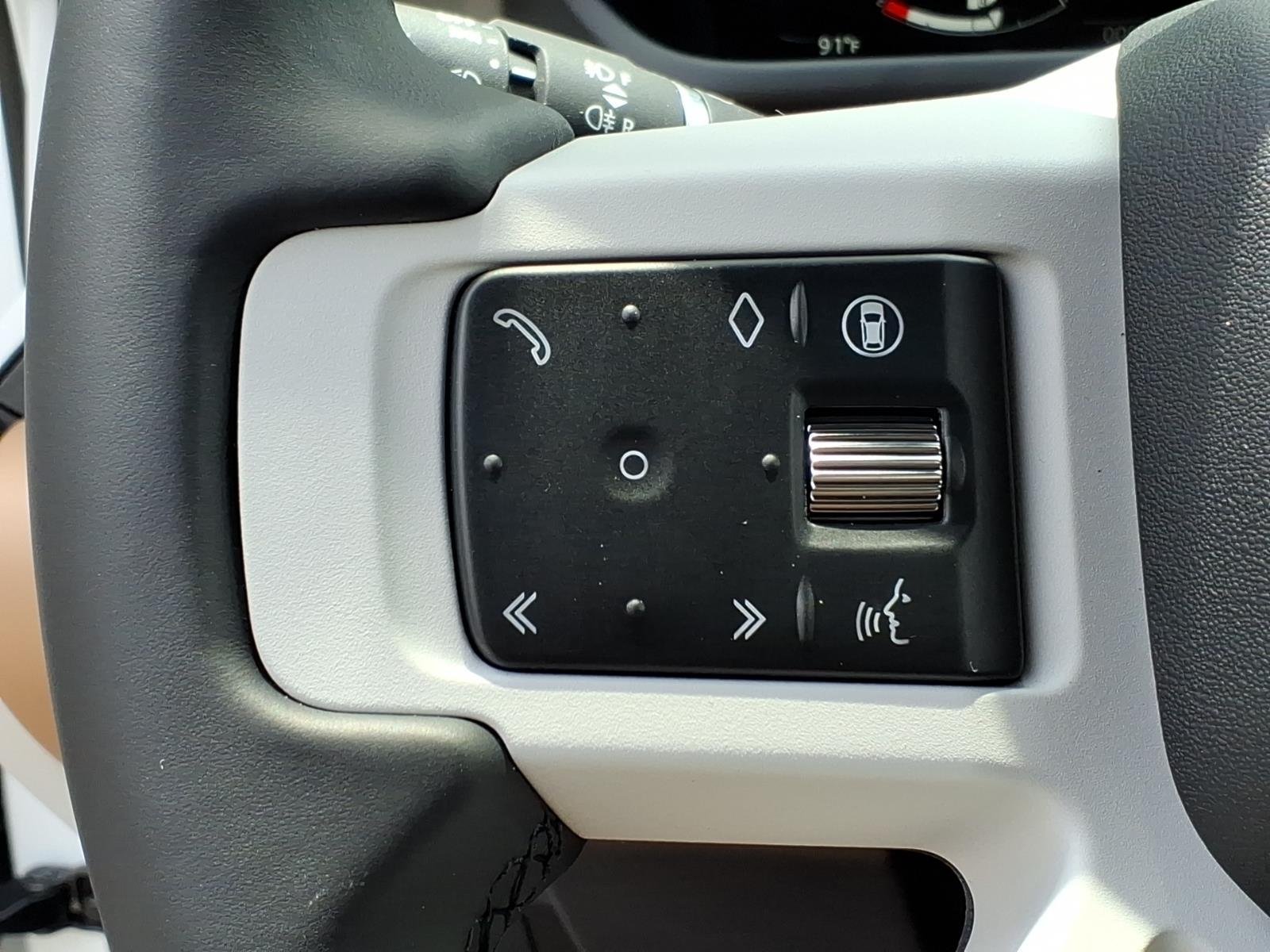 New 2026 Fuji White LAND ROVER X-Dynamic SE image 16