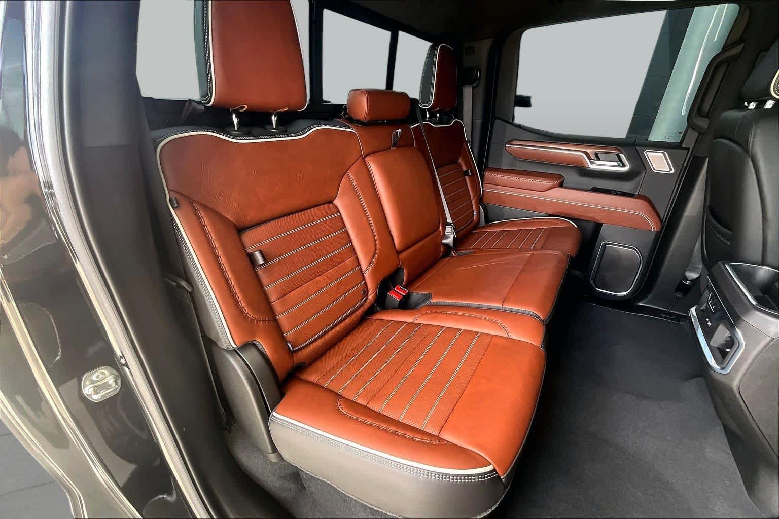 Used 2025 Onyx Black GMC Denali Ultimate image 34