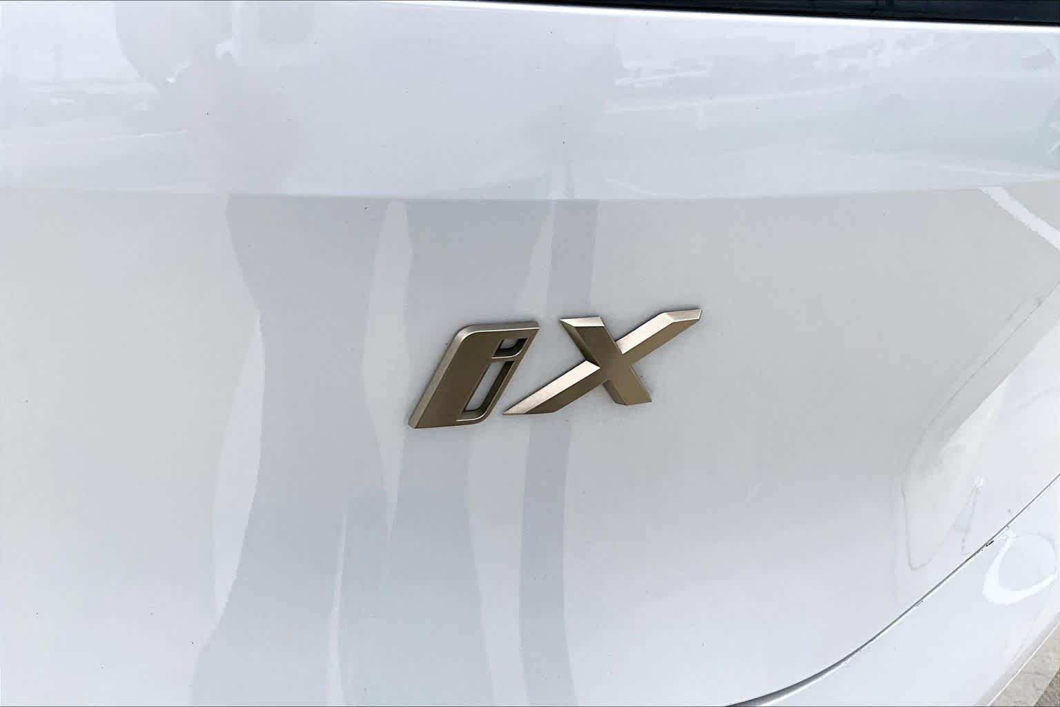 Used 2024 Mineral White Metallic BMW xDrive50 image 30