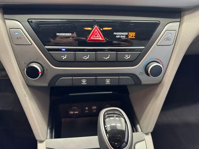 Used 2017 Shale Gray Metallic Hyundai SE image 39