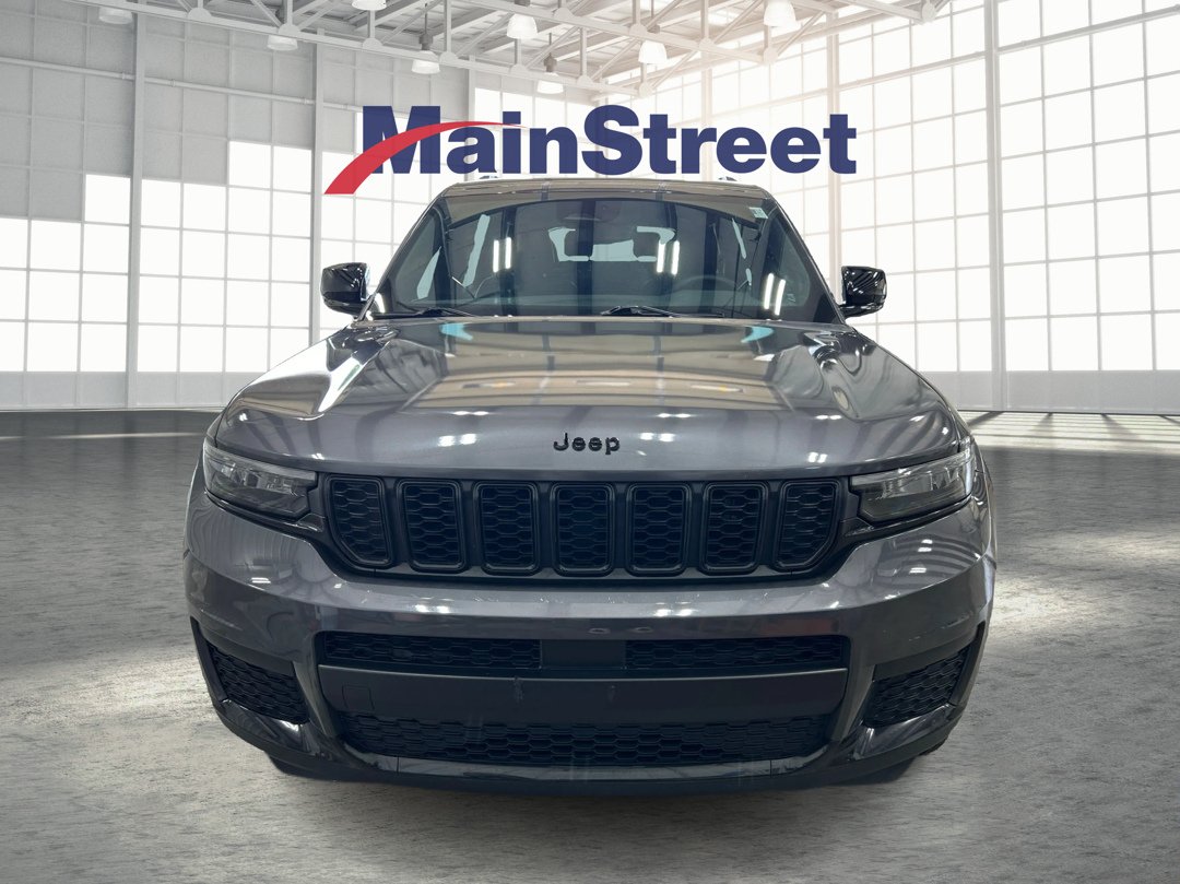 Used 2024 Gray Jeep Altitude image 8