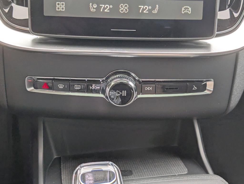 2025 Volvo XC90 Plus - Photo 23