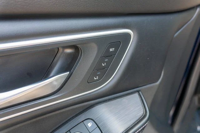 Used 2025 Blue Nissan Platinum image 19