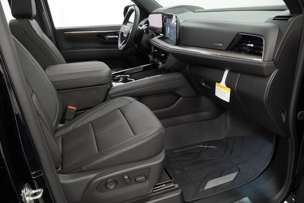 New 2026 Black Chevrolet High Country image 32