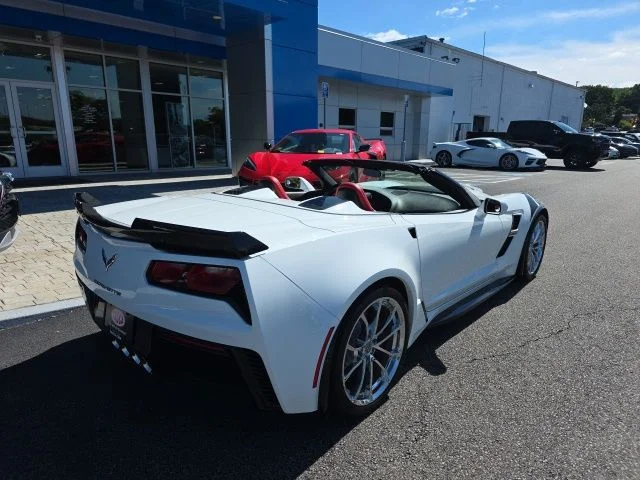 Used 2017 White Chevrolet Grand Sport image 7