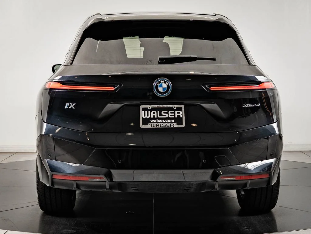 Used 2023 Black Sapphire Metallic BMW xDrive50 image 7