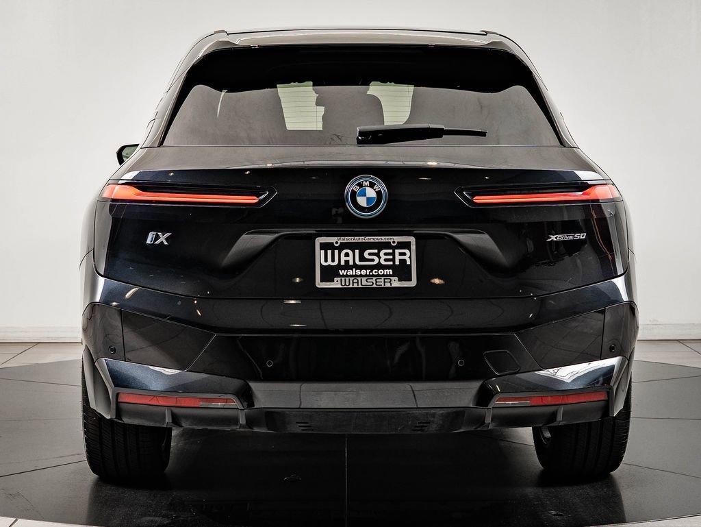 Used 2023 Black Sapphire Metallic BMW xDrive50 image 7