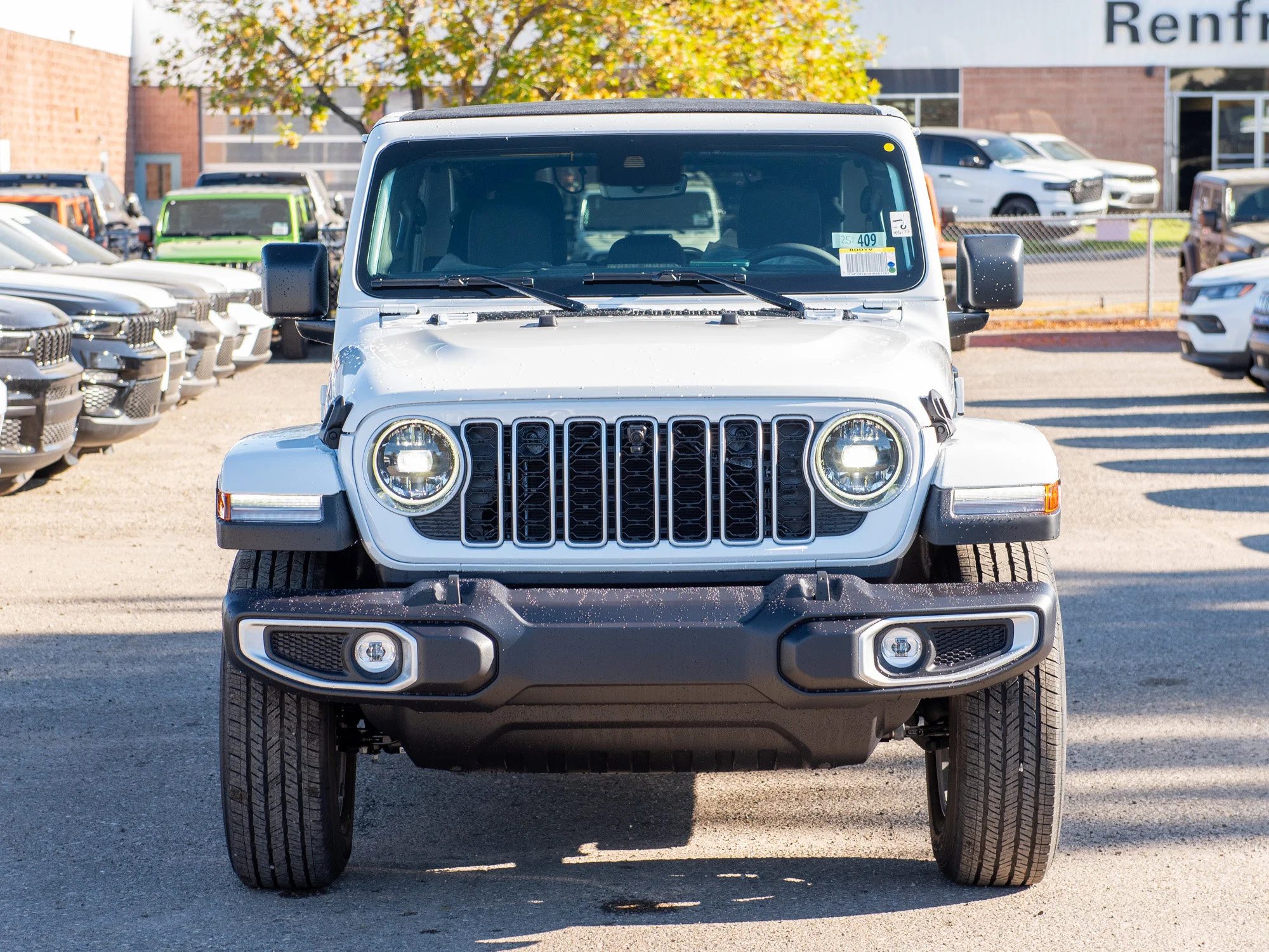 Used 2025 White Jeep Sahara* 4 Door 4x4, 1-Touch Power Top, Safety Group, Heated Leather image 9