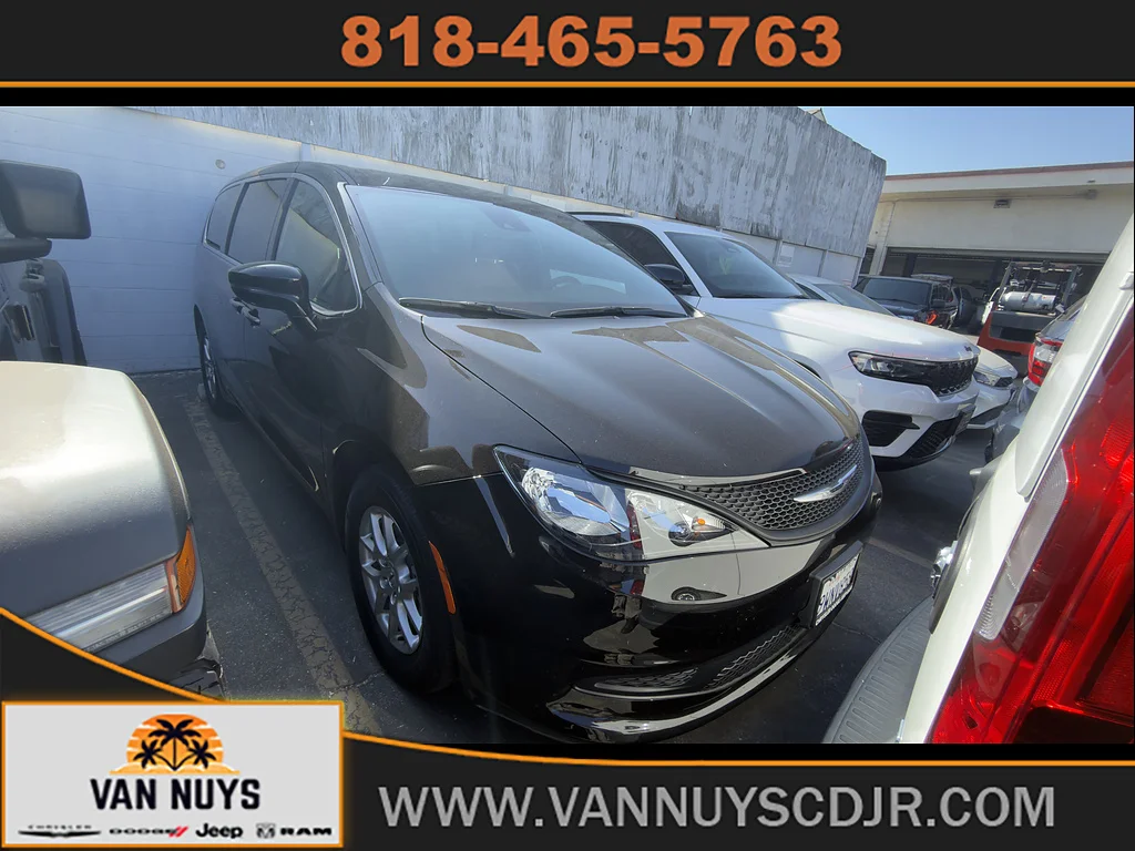 Used 2025 Diamond Black Crystal Pearl Coat Chrysler LX image 1