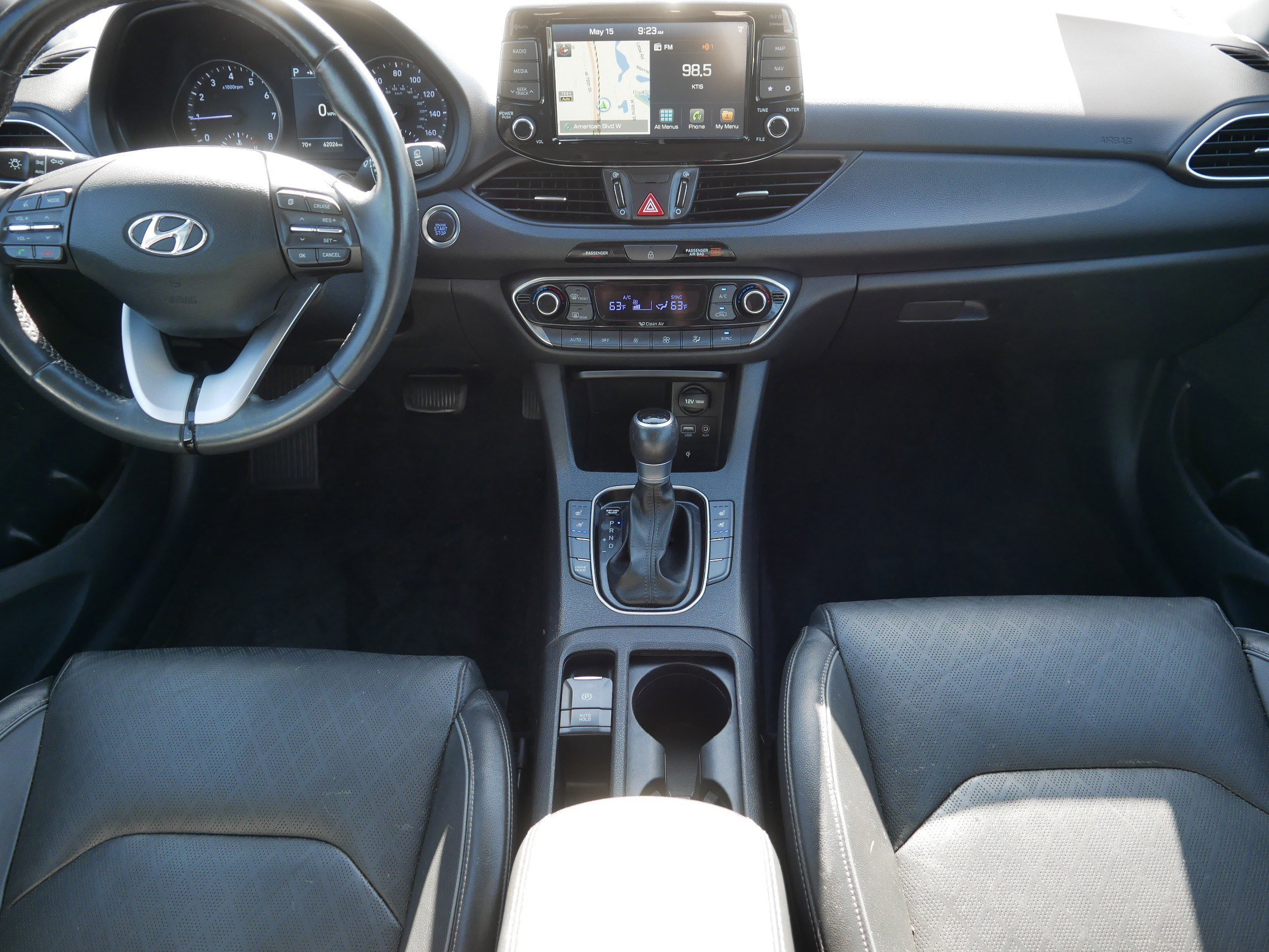 Used 2018 Ceramic White Hyundai  image 10