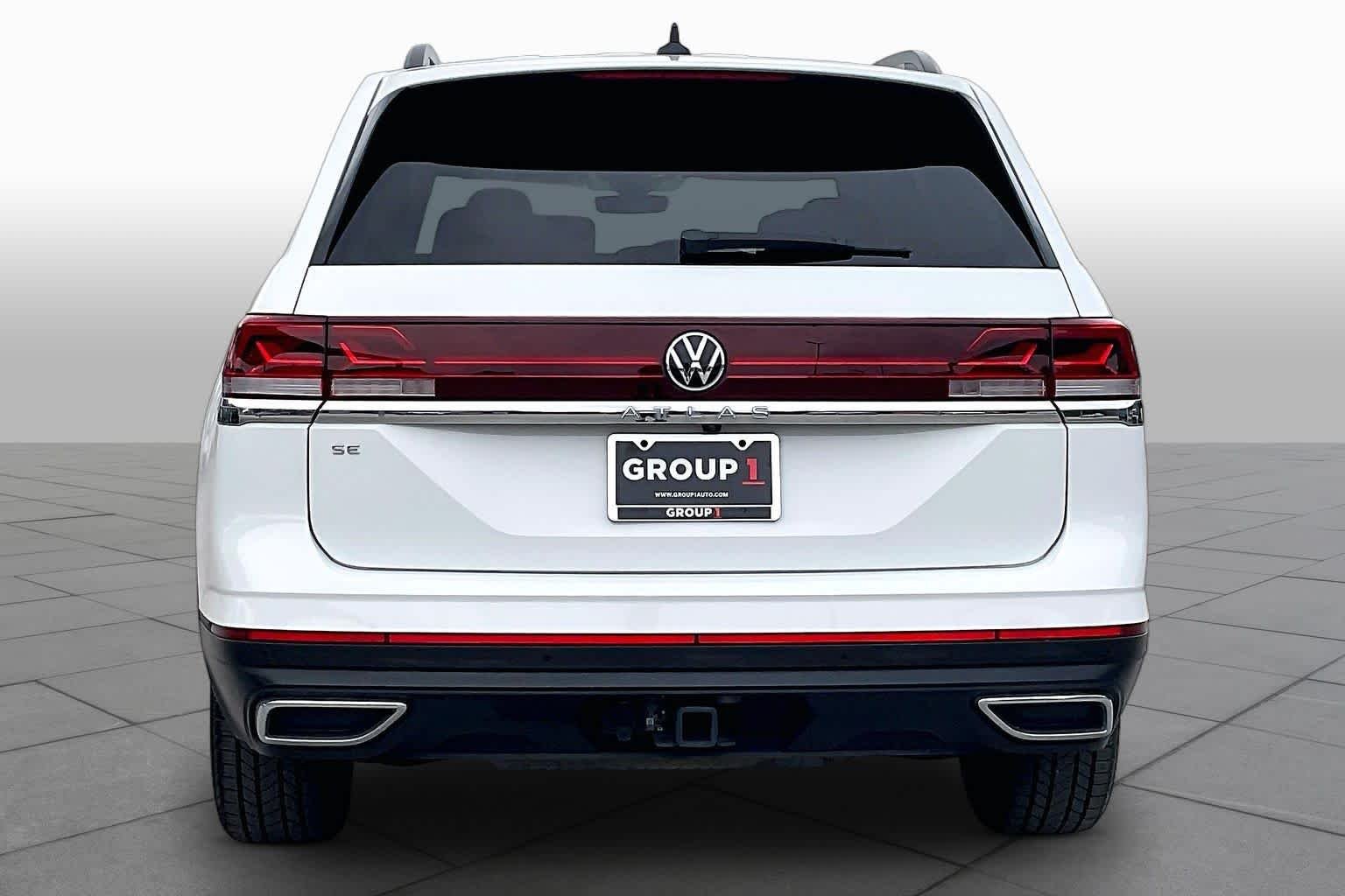 Used 2024 Pure White Volkswagen 2.0T SE w/Technology image 5