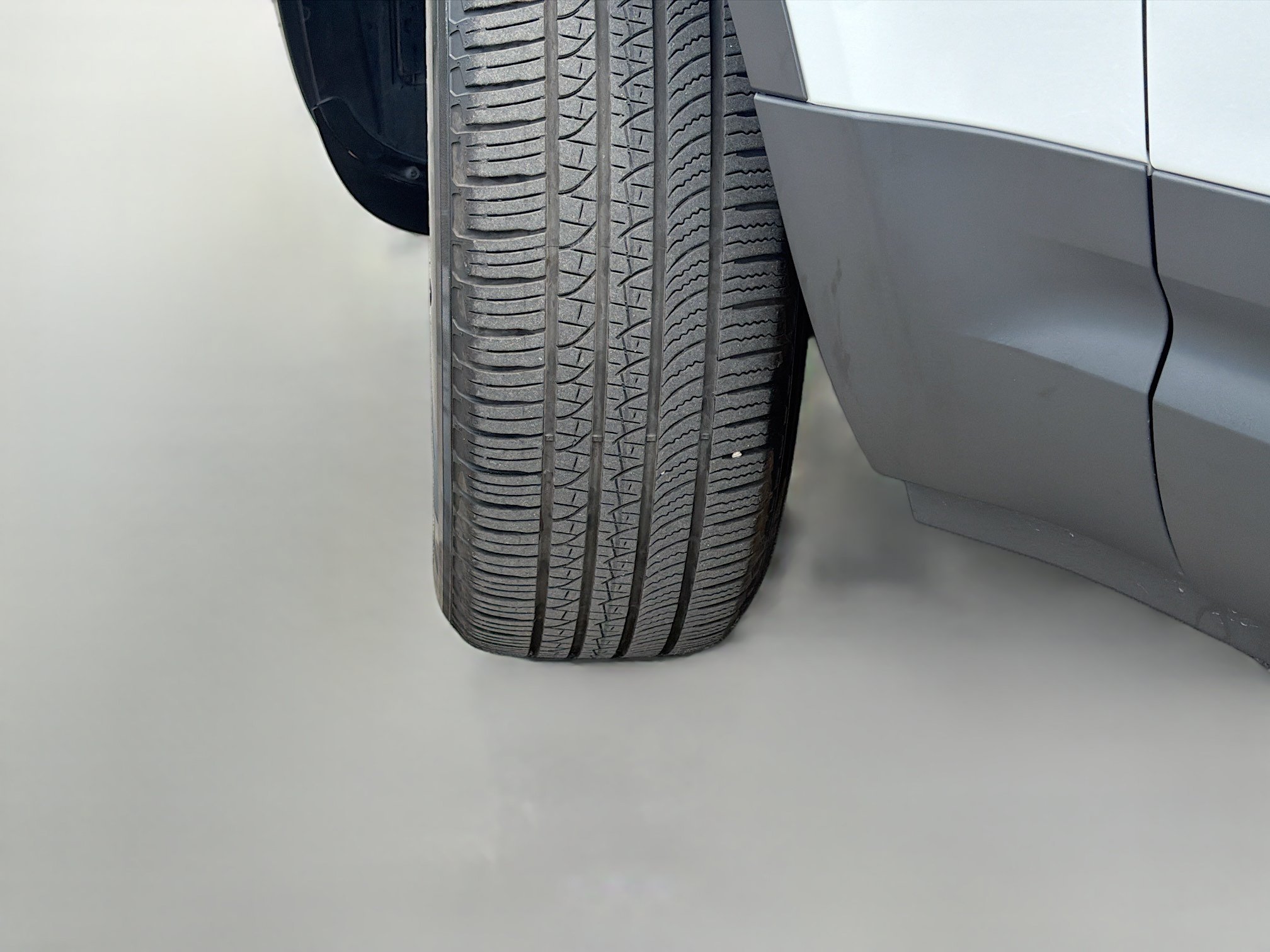 Certified Used 2025 Fuji White Land Rover S image 43