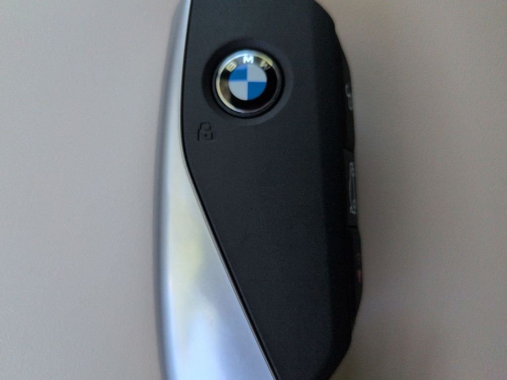 New 2026 Alpine White BMW 30 xDrive image 30