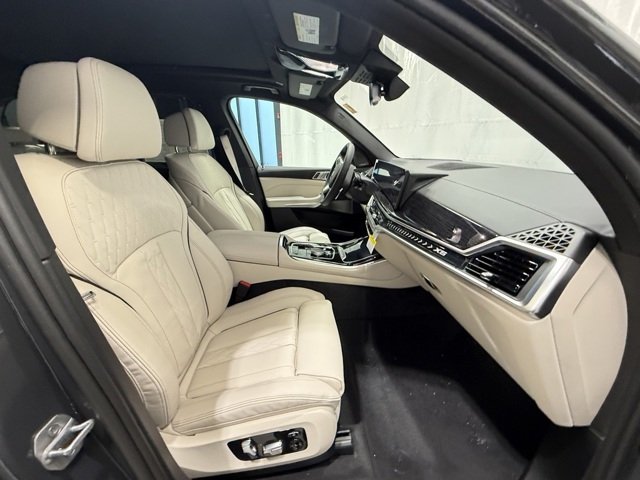Used 2026 Dravit Grey Metallic BMW xDrive40i image 25