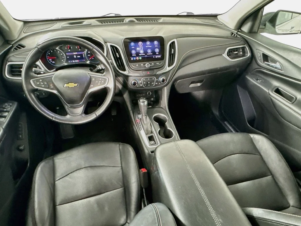 Used 2020 Iridescent Pearl Tricoat Chevrolet Premier image 24