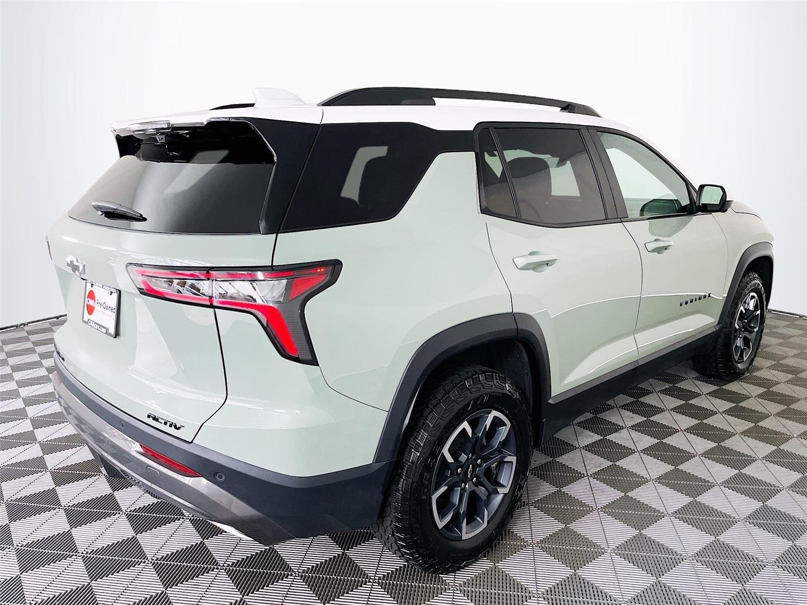 Used 2026 Cacti Green Chevrolet AWD ACTIV image 9