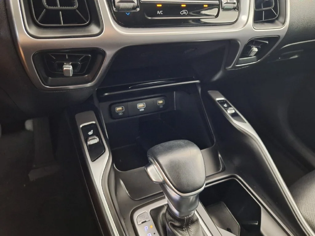 Used 2022 Sparkling Silver Kia S image 14