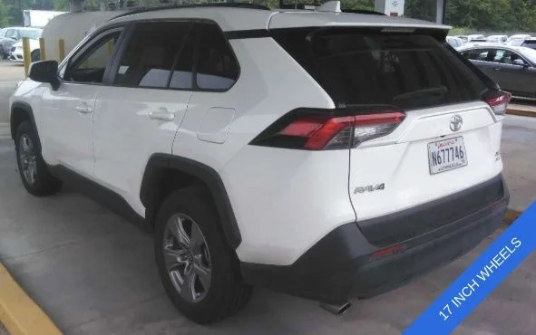 Used 2025 Ice Toyota XLE image 4
