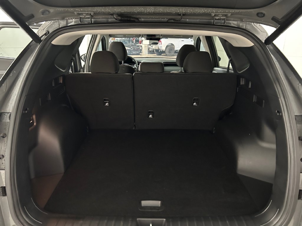 Used 2024 Gray Hyundai SEL image 27
